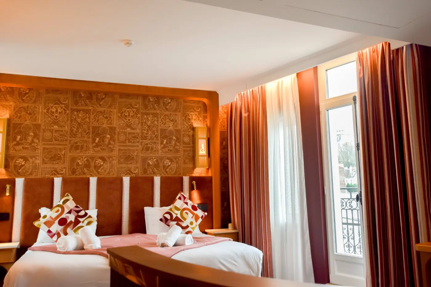 Suite Ciel de Paris hôtel 4 étoiles Montmartre - vue Sacré-Cœur, grande terrasse, lit king