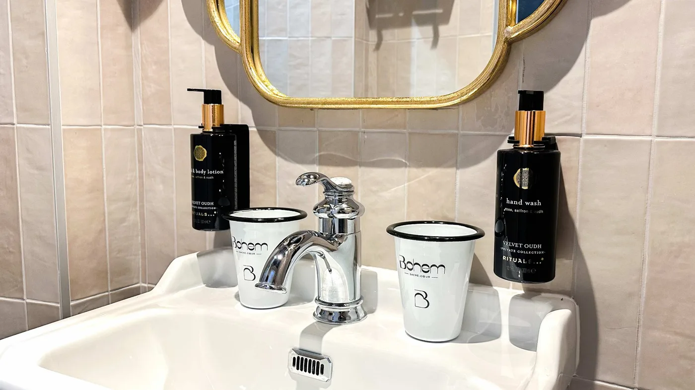 Produits Rituals et tasses Bohem - équipements hôtel boutique Paris 18