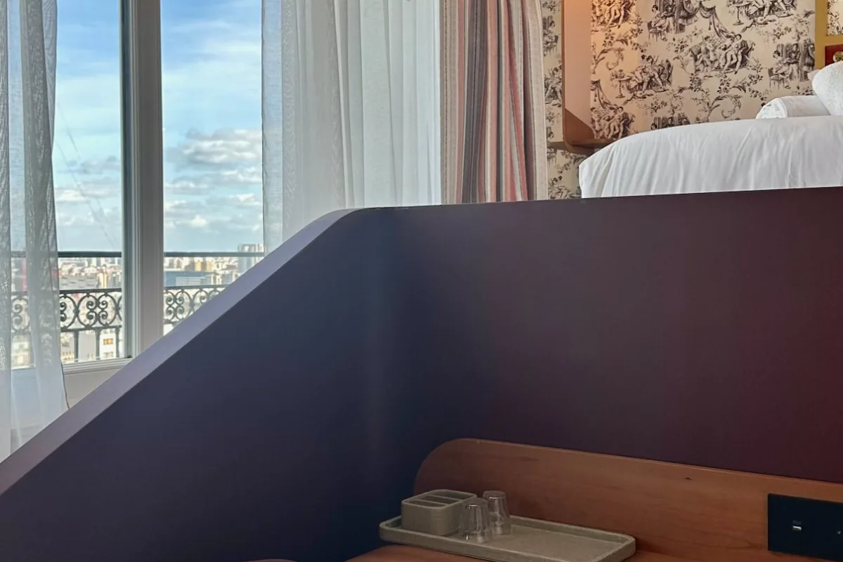 Suite Nid d'amour mezzanine et bureau - chambre duplex hôtel charme Montmartre
