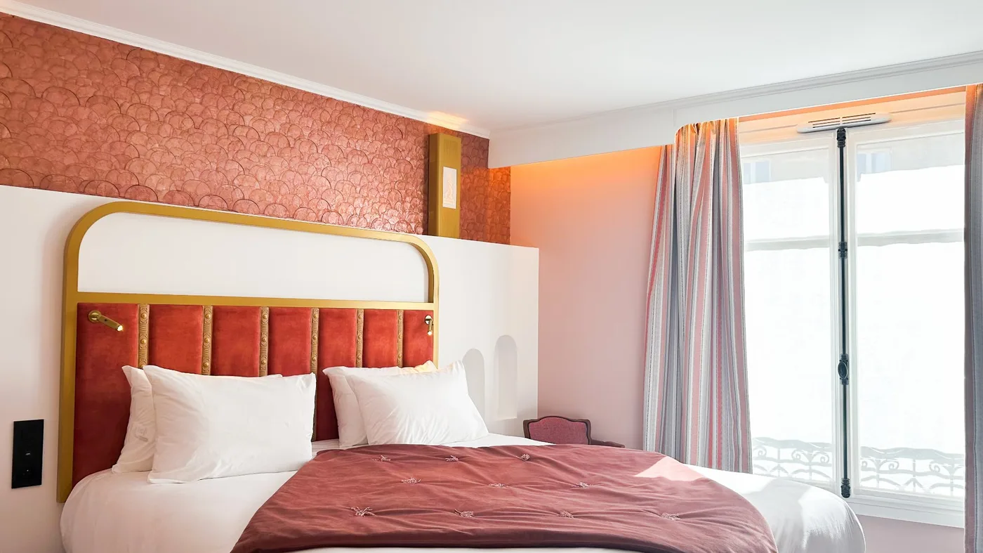 Chambre Prestige velours rouge - hôtel charme Montmartre