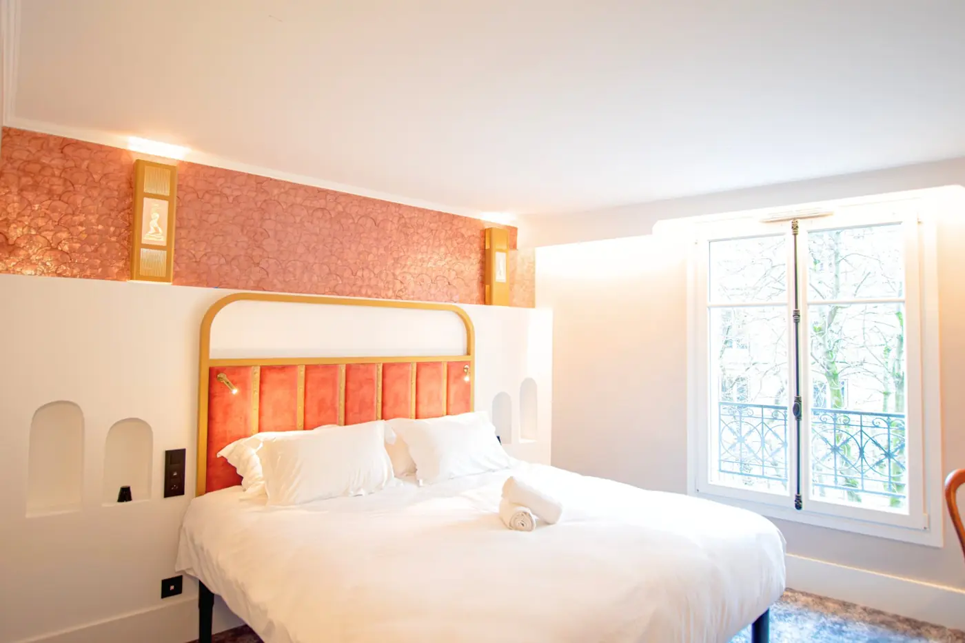 Salle de bain Prestige baignoire vue chambre - hôtel de charme Montmartre